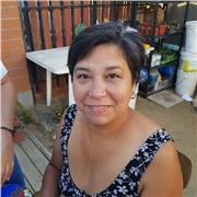 Profesora apoya nivelación de lectoescrituta